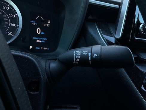 Used 2020 Toyota Corolla LE image 32