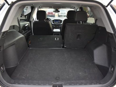 Used 2024 GMC Terrain SLE image 25