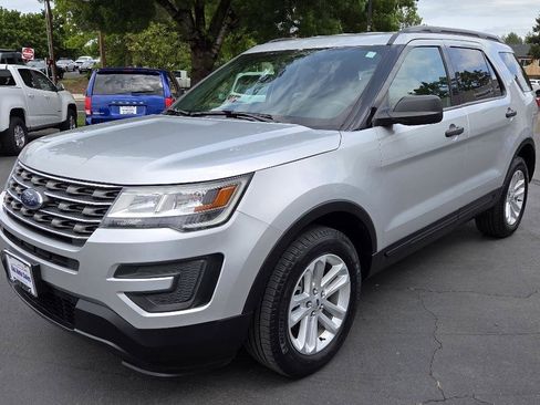 Used 2017 Ford Explorer 4WD image 2