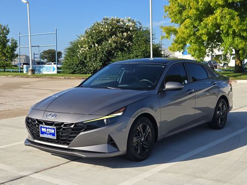 Used 2021 Hyundai Elantra SEL FWD image 8
