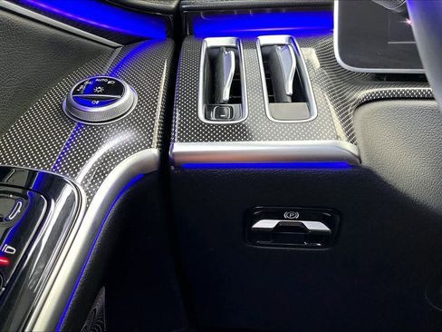 Used 2022 Mercedes-Benz S 500 4MATIC w/ AMG Line Package image 35