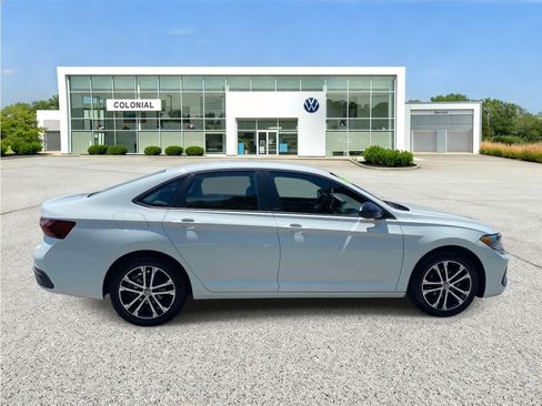 Used 2023 Volkswagen Jetta Sport FWD image 6