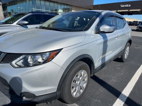 Used 2018 Nissan Rogue Sport S image 2