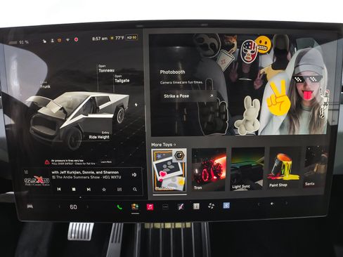 Used 2025 Tesla Cybertruck AWD Crew Cab image 24