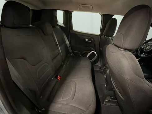 Used 2018 Jeep Renegade Latitude w/ UConnect 8.4 Nav Group FWD image 14