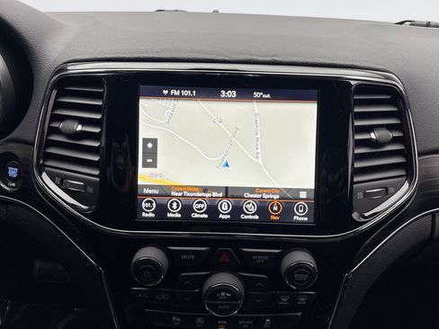 Used 2019 Jeep Grand Cherokee Limited AWD/4WD image 15