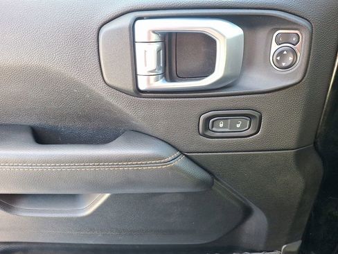 Used 2021 Jeep Wrangler Unlimited Sahara AWD/4WD image 15