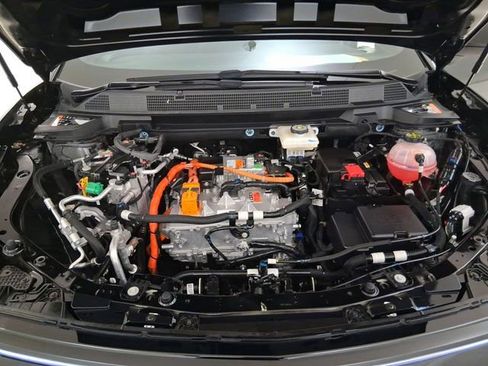 Used 2025 Chevrolet Equinox EV LT w/ Convenience Package image 11