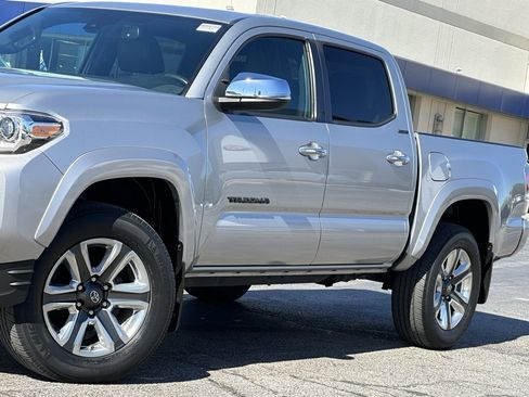 Used 2019 Toyota Tacoma Limited image 27