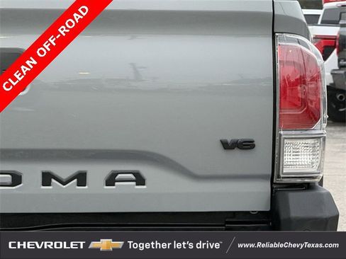 Used 2020 Toyota Tacoma TRD Off-Road image 9
