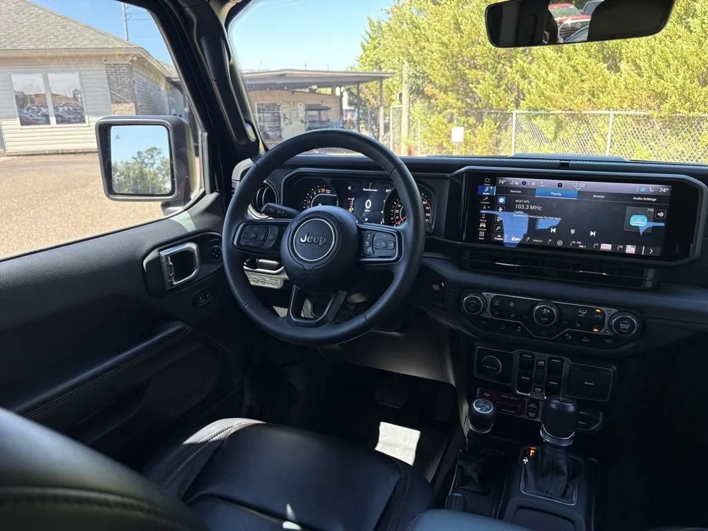 Used 2024 Jeep Gladiator Rubicon AWD/4WD image 40