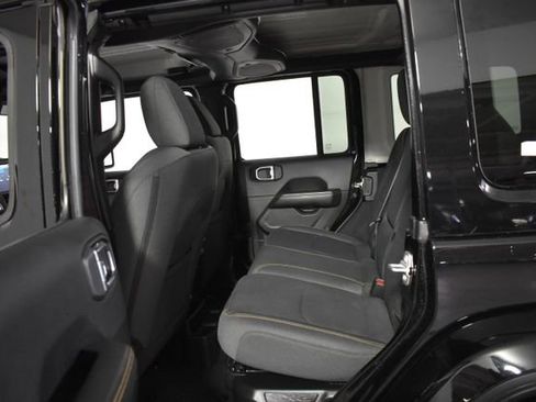 Used 2025 Jeep Wrangler Unlimited Sahara AWD/4WD image 30