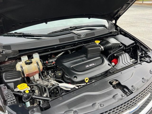 Used 2018 Chrysler Pacifica Touring-L FWD image 40