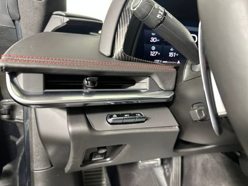 Used 2024 Chevrolet Corvette Stingray w/ Z51 Performance Package image 18