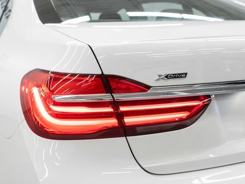 Used 2018 BMW 740i xDrive AWD/4WD image 54