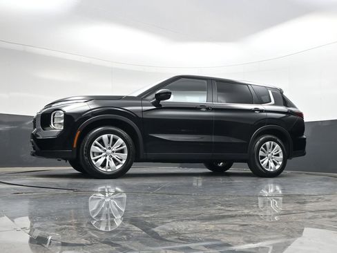 Used 2025 Mitsubishi Outlander ES AWD/4WD image 29