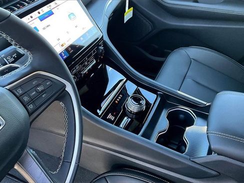 New 2025 Jeep Grand Cherokee Limited w/ Black Appearance Package image 8