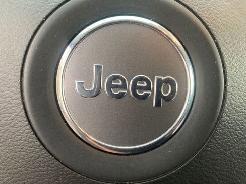 Used 2021 Jeep Cherokee Latitude Plus AWD/4WD image 26