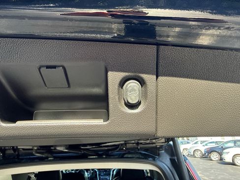 Used 2019 Cadillac Escalade Luxury AWD/4WD image 18