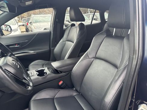 Used 2024 Toyota Venza XLE image 14