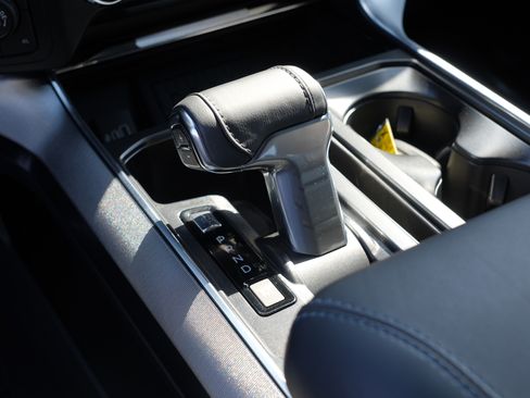 Used 2025 Ford F150 Platinum image 30