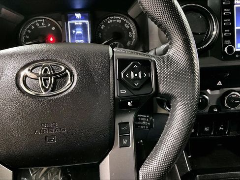 Used 2021 Toyota Tacoma TRD Sport w/ Technology Package image 19