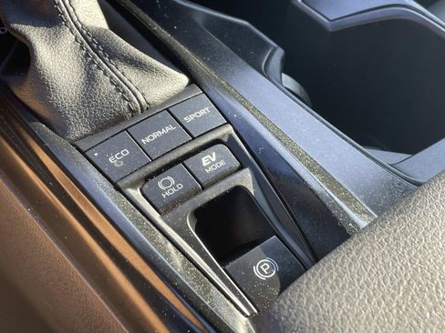 Used 2025 Toyota Camry SE FWD image 35