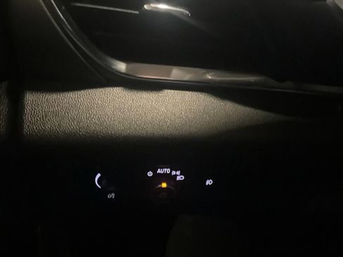 Used 2019 Chevrolet Traverse LT FWD image 25