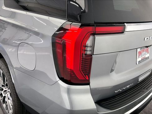 New 2026 GMC Yukon XL Denali w/ Advanced Technology Package AWD/4WD image 16