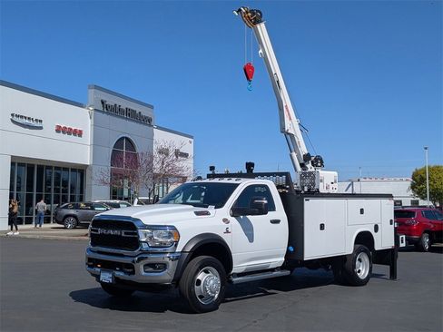 New 2024 RAM 5500 Tradesman image 17