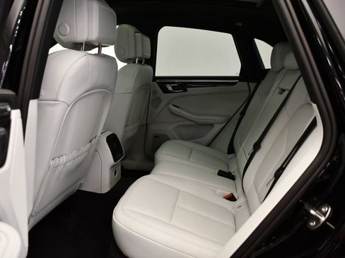 Certified 2026 Porsche Macan Turbo AWD/4WD image 45
