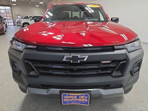 Used 2023 Chevrolet Colorado Trail Boss w/ Technology Package image 2