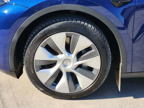 Used 2023 Tesla Model Y Long Range image 13