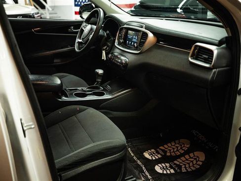 Used 2019 Kia Sorento FWD image 13