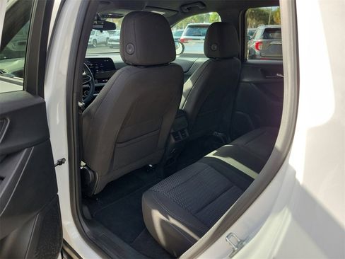 Used 2025 Chevrolet Equinox LT image 8