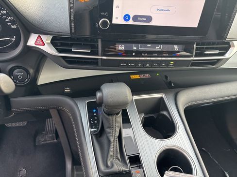 Used 2026 Toyota Sienna LE FWD image 19