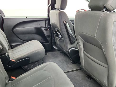 Used 2018 Chrysler Pacifica Touring Plus w/ S Appearance Package FWD image 36