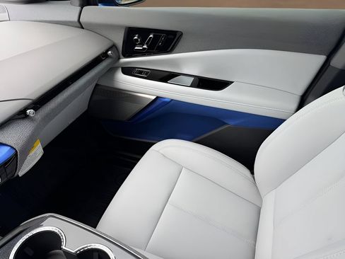 New 2027 Cadillac Optiq Luxury w/ LPO, Floor Liner Package AWD/4WD image 31