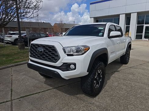 Used 2022 Toyota Tacoma TRD Off-Road w/ Technology Package image 11