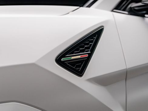 Used 2022 Lamborghini Urus AWD/4WD image 27