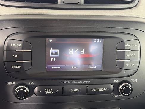 Used 2015 Kia Soul + FWD image 19