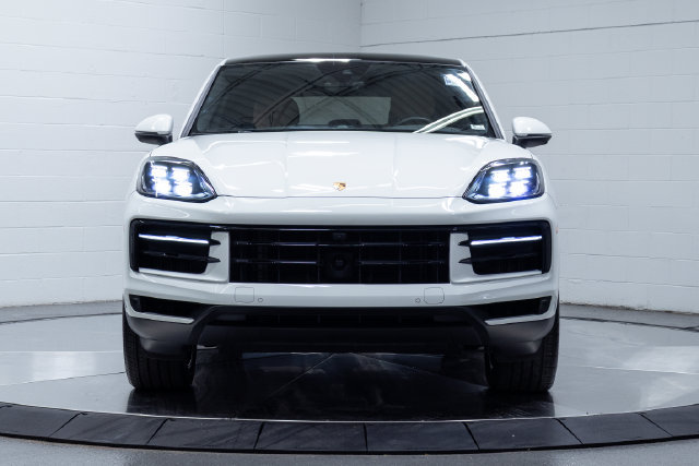 Used 2024 Porsche Cayenne Coupe AWD/4WD image 5