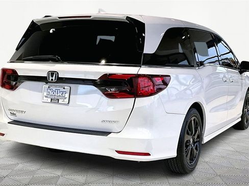 Used 2024 Honda Odyssey Sport image 2