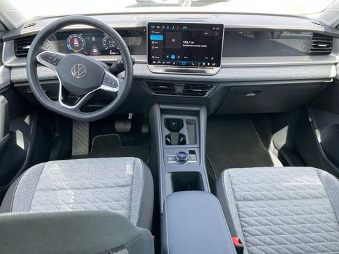 Certified 2025 Volkswagen Tiguan S AWD/4WD image 9
