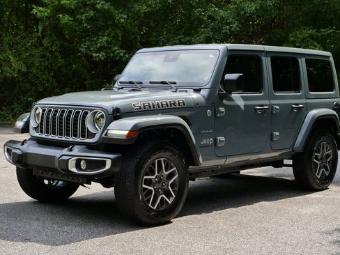 Used 2024 Jeep Wrangler Unlimited Sahara AWD/4WD image 6
