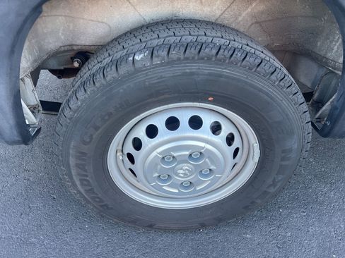 Used 2025 RAM ProMaster 2500 w/ Convenience Group image 12