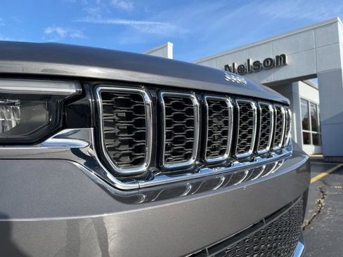 Used 2024 Jeep Grand Cherokee Limited image 14