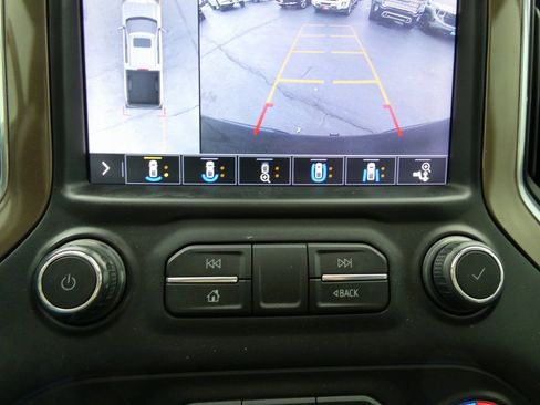 Used 2019 Chevrolet Silverado 1500 High Country w/ Technology Package image 34