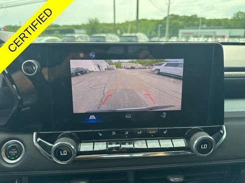 Used 2023 Chevrolet Colorado LT w/ LT Convenience Package III AWD/4WD image 2
