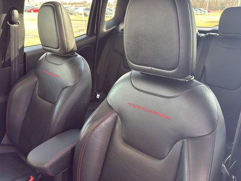 Used 2019 Jeep Renegade Trailhawk image 17